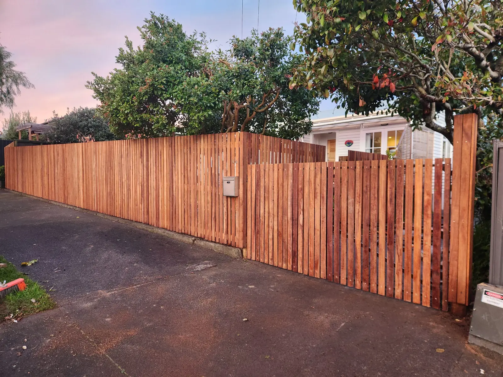 A new kwila boundary fence built in West Auckland